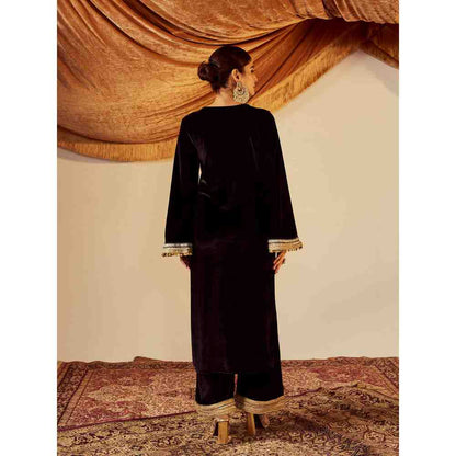 Roze Nargis Black Kurta (Set of 2)