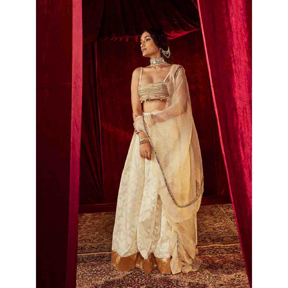 Roze Zeenat Off White Lehenga (Set of 3)