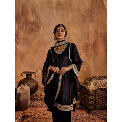 Roze Aayat Dupatta- Black