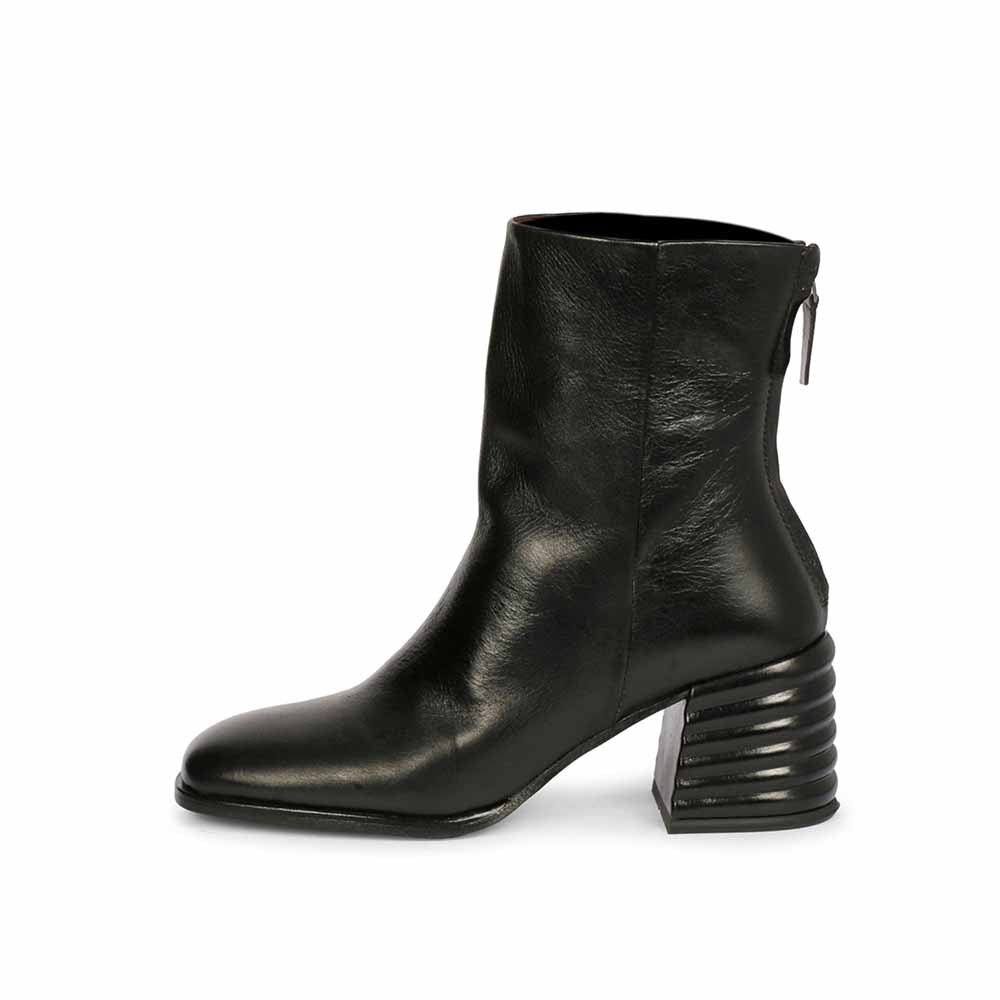 Saint G Solid Black Leather Zipper Boots