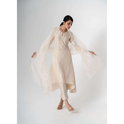 SAISHA Embroidered Kurta With Organza Dupatta And Pant (Set of 3)