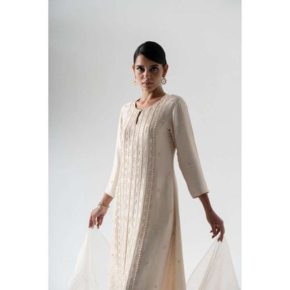 SAISHA Embroidered Kurta With Organza Dupatta And Pant (Set of 3)