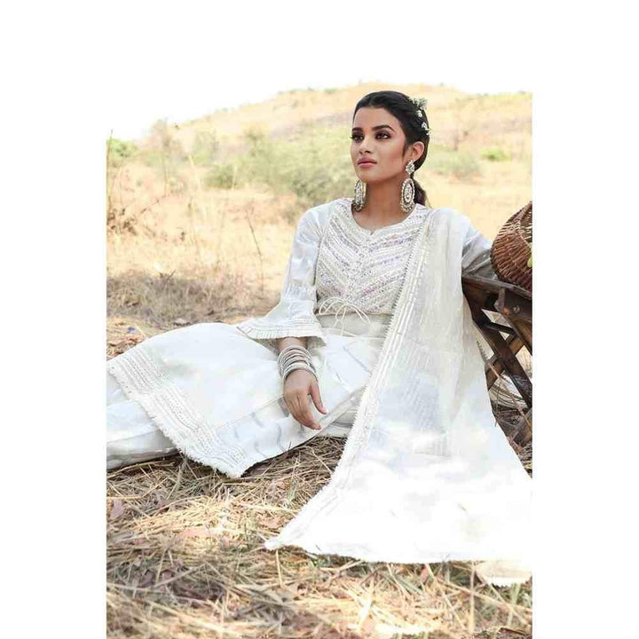 Ishnya Summer Reverence Off White Intricate Embroidered Kurta & Pant With Dupatta (Set of 3)