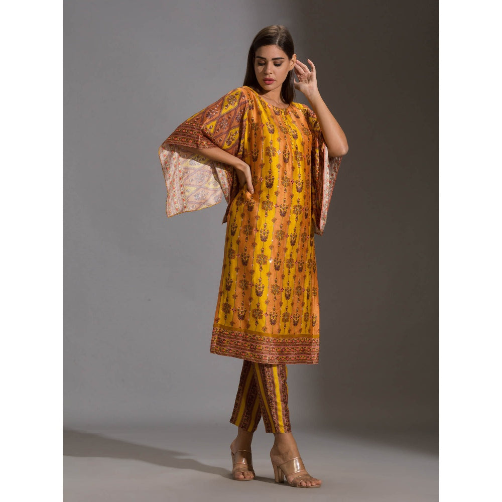 Soup By Sougat Paul Kurta With Side Slit And Bell Sleeves Paired With Printed Pants (Set of 2)