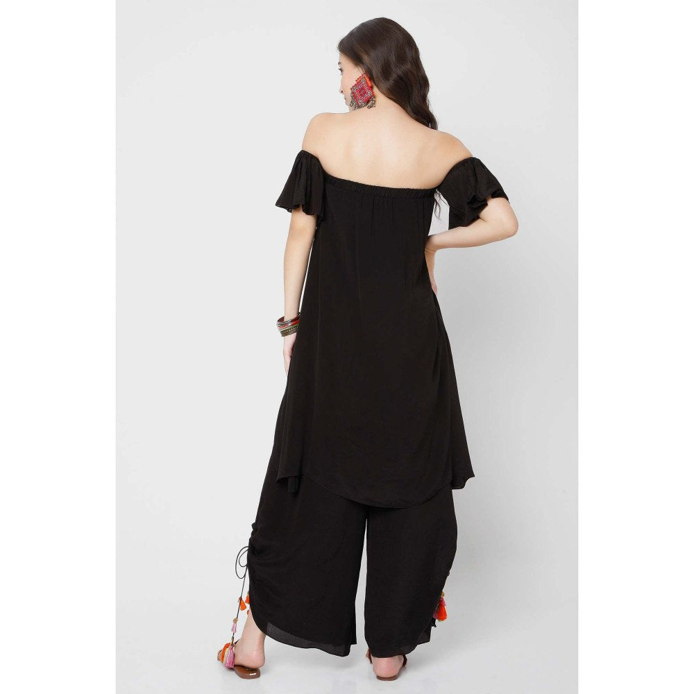 Style Junkiie Black Pleated Trousers With Mirrorwork