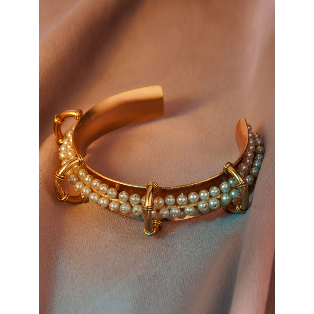 Suhani Pittie The Siren's Spell Gold Plated Pearl Cuff
