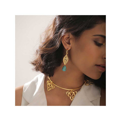 Tanvi Garg Trine Close To Neck Hasil