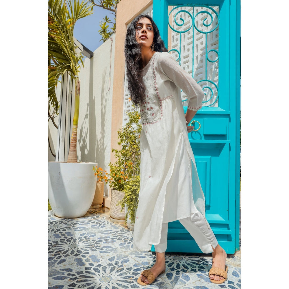 Tatwa Designs Snow White Mughal Buta Yoke Kurta (Set of 3)