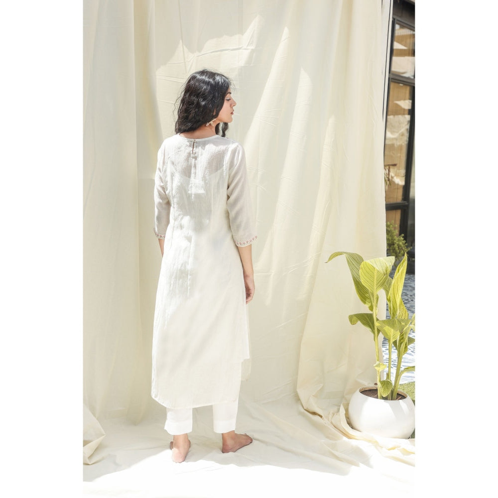Tatwa Designs Snow White Mughal Buta Yoke Kurta (Set of 3)