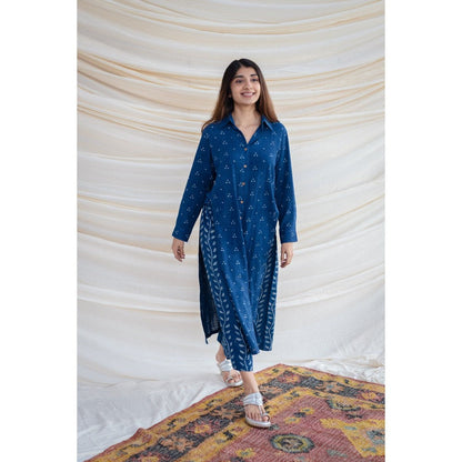The Indian Ethnic Co. Indigo Slub Cotton Dabu Kurta of 2)