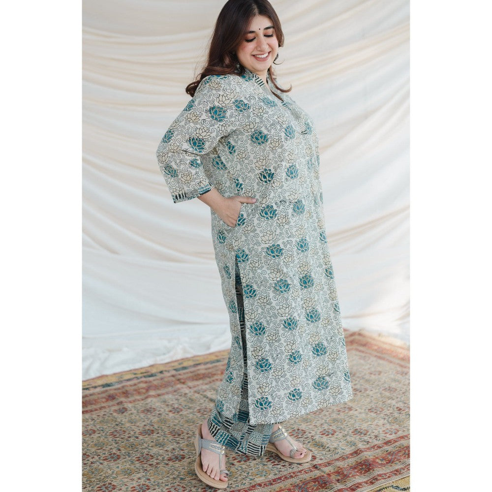 The Indian Ethnic Co. Ajrakh White Cotton Straight Kurta