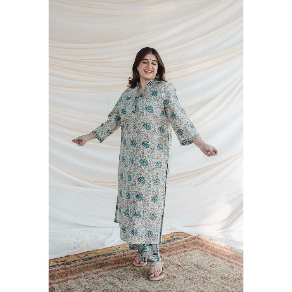 The Indian Ethnic Co. Ajrakh White Cotton Straight Kurta