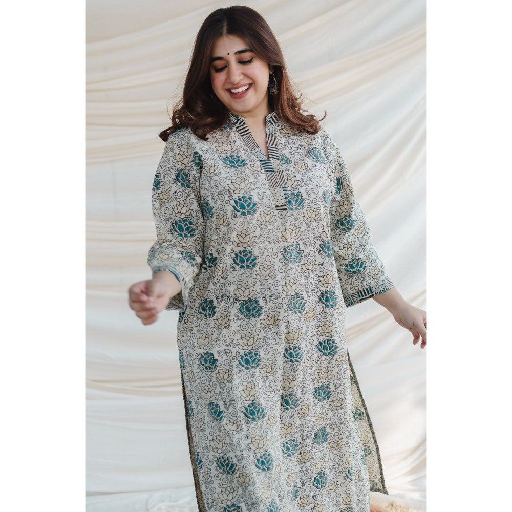 The Indian Ethnic Co. Ajrakh White Cotton Straight Kurta