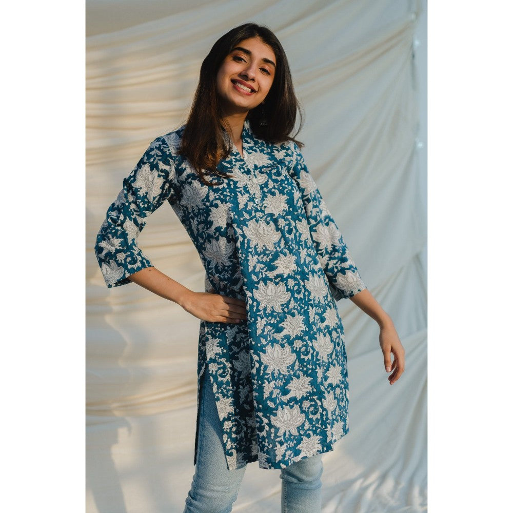 The Indian Ethnic Co. Blue Sanganeri Short Cotton Kurta