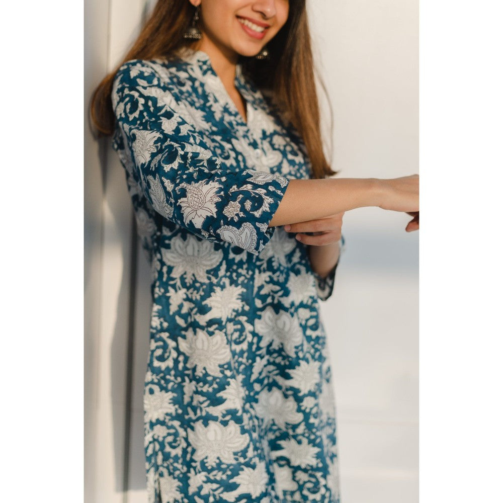 The Indian Ethnic Co. Blue Sanganeri Short Cotton Kurta