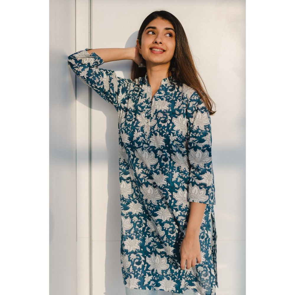 The Indian Ethnic Co. Blue Sanganeri Short Cotton Kurta