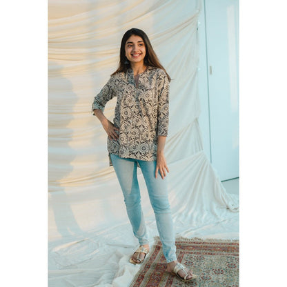 The Indian Ethnic Co. Off White Kalamakri Cotton Short Top