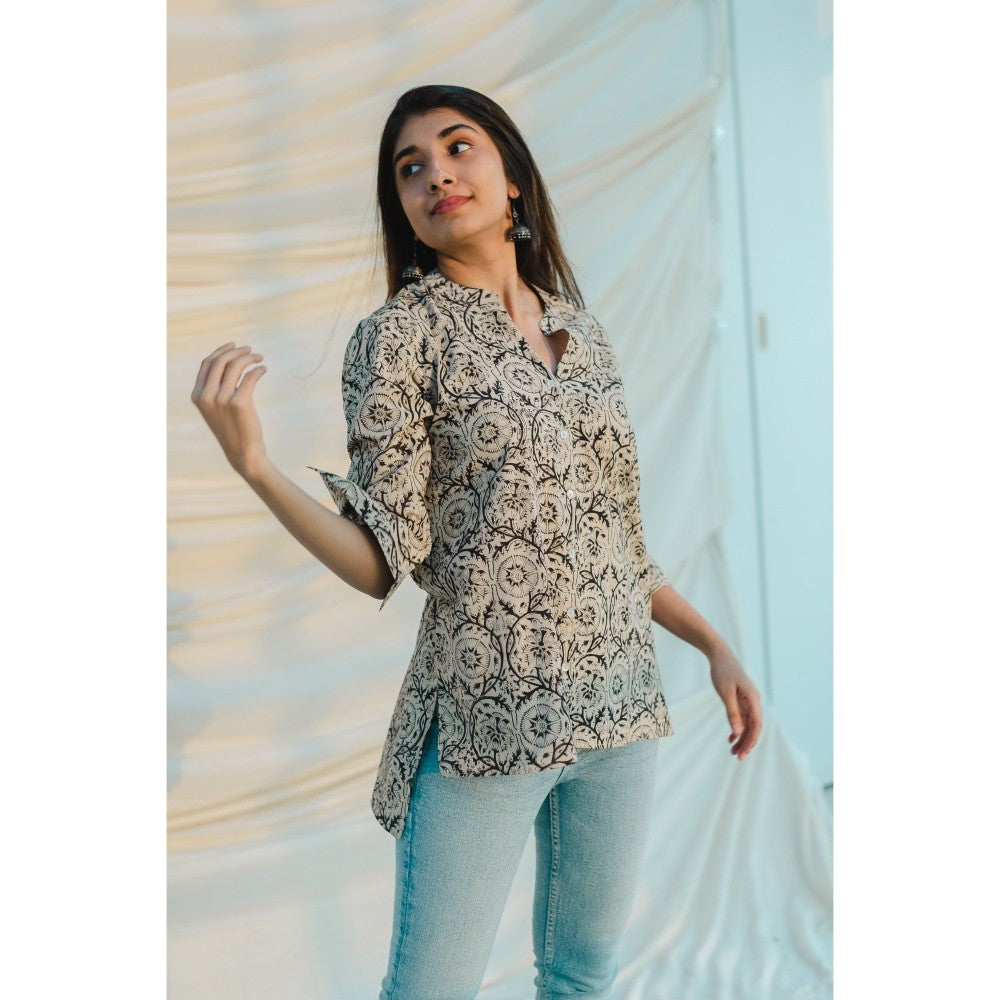 The Indian Ethnic Co. Off White Kalamakri Cotton Short Top