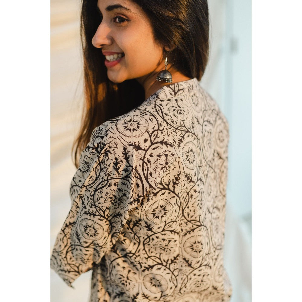 The Indian Ethnic Co. Off White Kalamakri Cotton Short Top