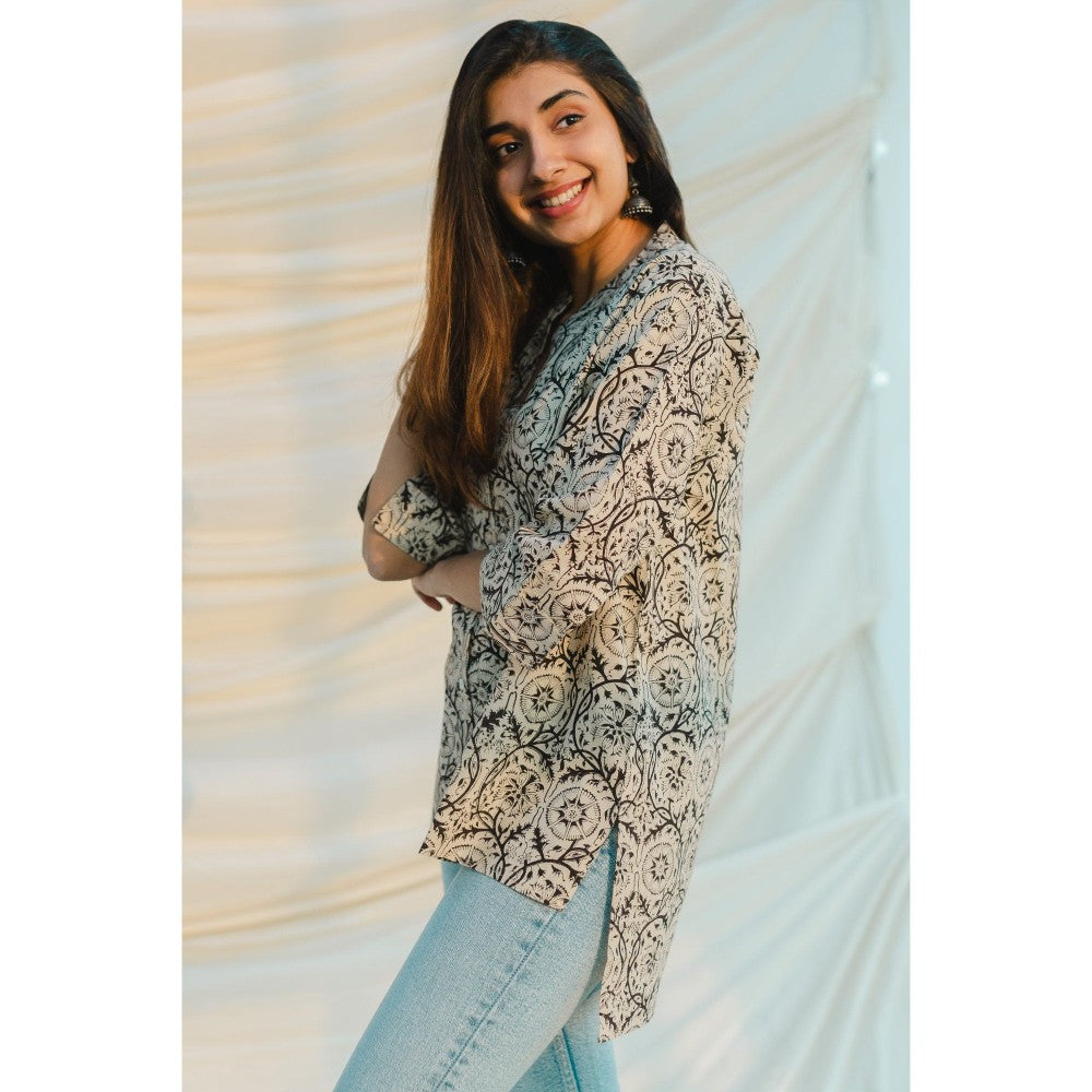 The Indian Ethnic Co. Off White Kalamakri Cotton Short Top