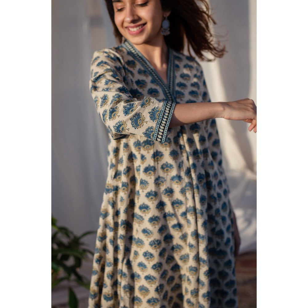The Indian Ethnic Co. White Ajrakh Kali Cotton Kurta