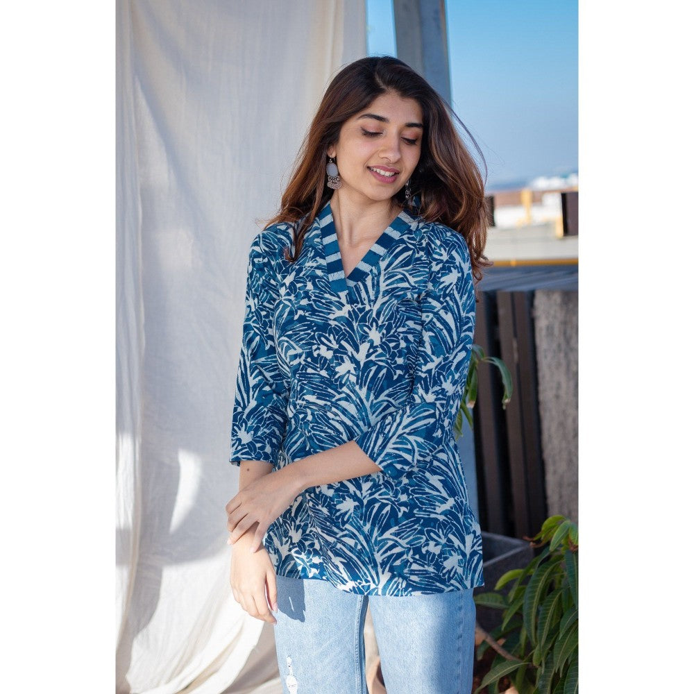 The Indian Ethnic Co. Indigo And White Dabu Cotton Short Top