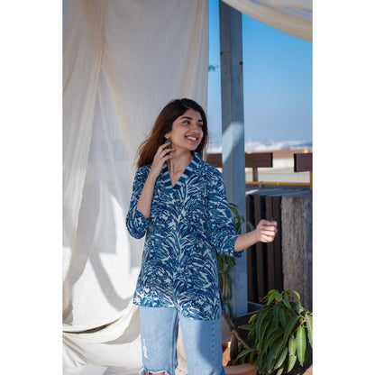 The Indian Ethnic Co. Indigo And White Dabu Cotton Short Top