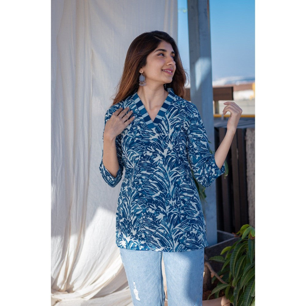 The Indian Ethnic Co. Indigo And White Dabu Cotton Short Top