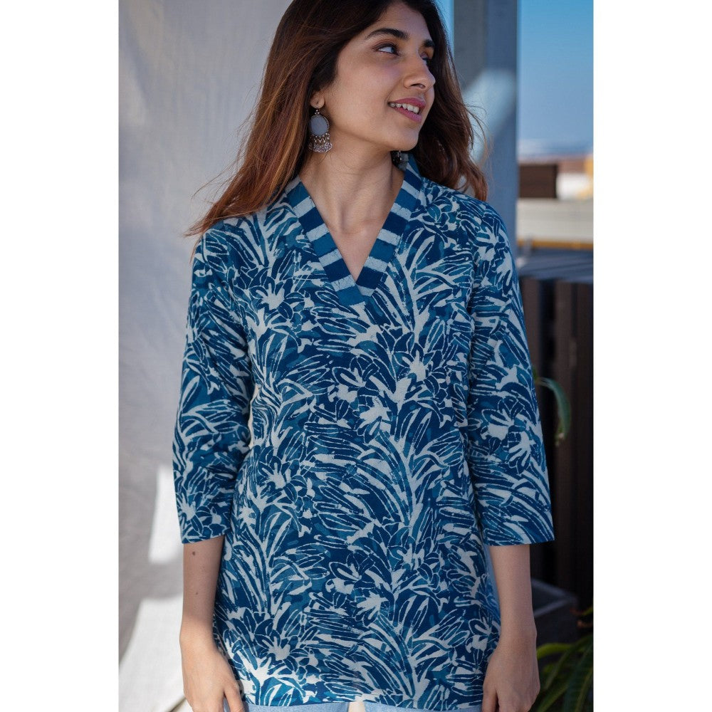 The Indian Ethnic Co. Indigo And White Dabu Cotton Short Top