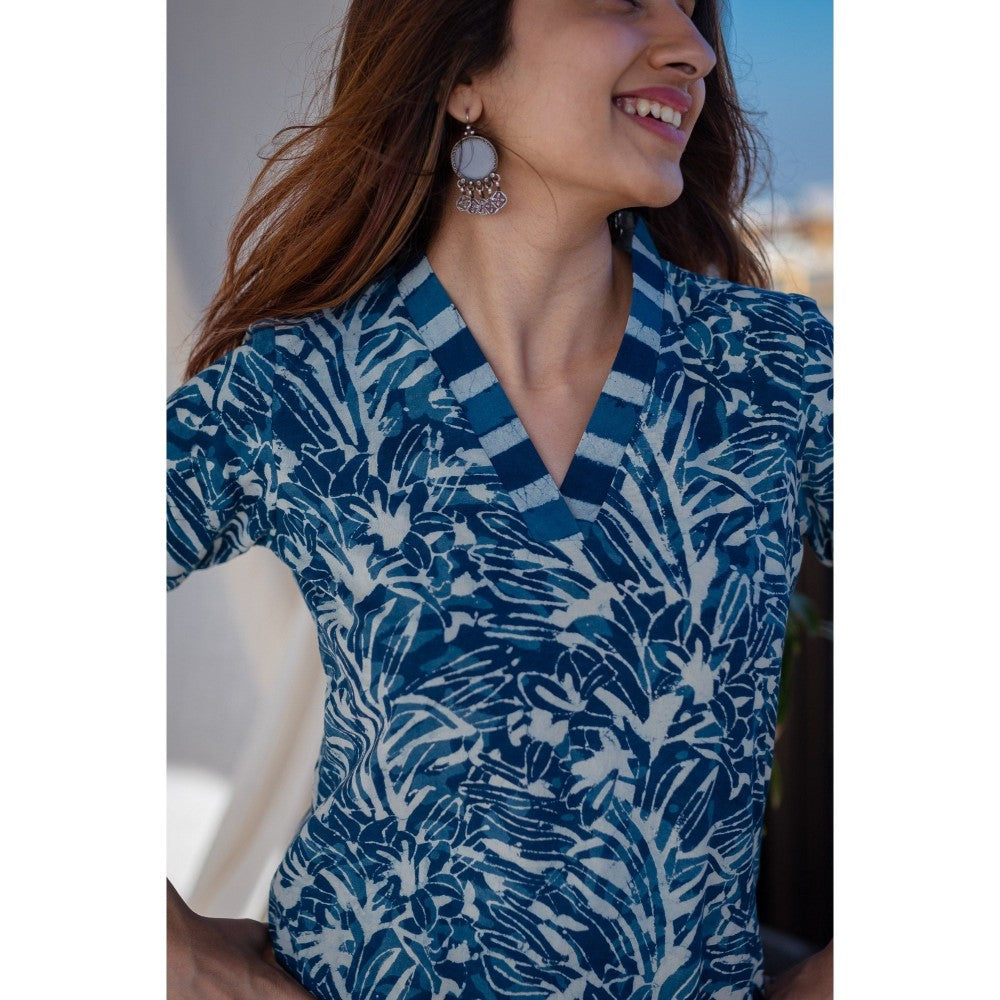 The Indian Ethnic Co. Indigo And White Dabu Cotton Short Top