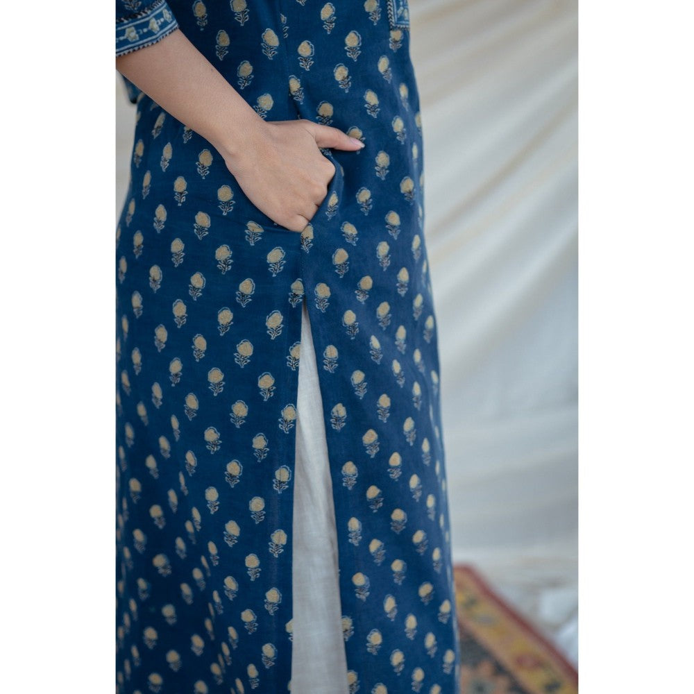 The Indian Ethnic Co. Indigo Ajrakh Straight Cut Cotton Kurta