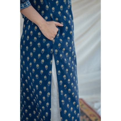 The Indian Ethnic Co. Indigo Ajrakh Straight Cut Cotton Kurta
