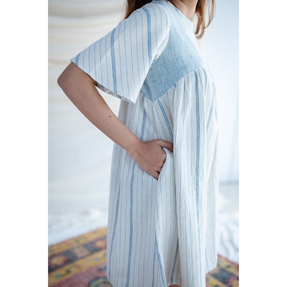 The Indian Ethnic Co. White And Blue Kala Cotton Dress