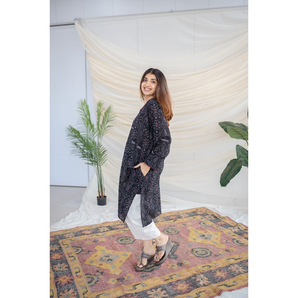 The Indian Ethnic Co. Black Ikkat Cotton Jhabha Kali Kurta