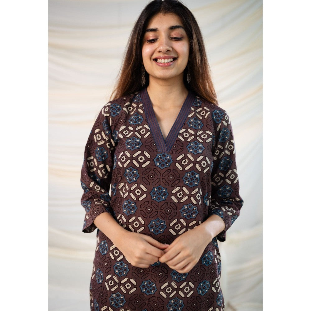The Indian Ethnic Co. Brown Ajrakh Straight Cotton Kurta