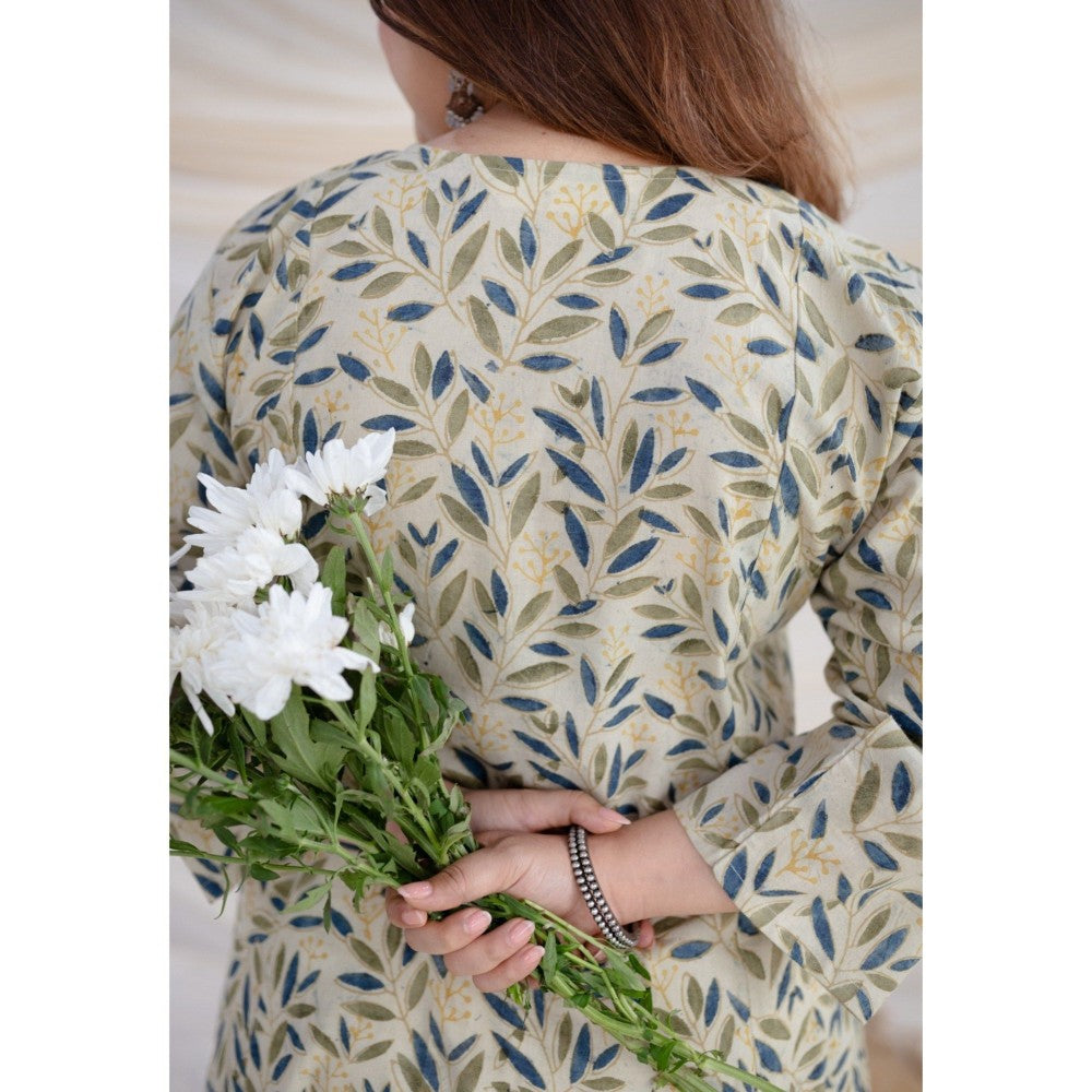 The Indian Ethnic Co. White Kalamkari Cotton Kali Kurta
