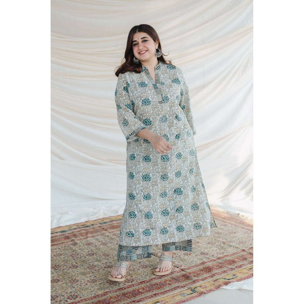 The Indian Ethnic Co. Tishna White Ajrakh Pants
