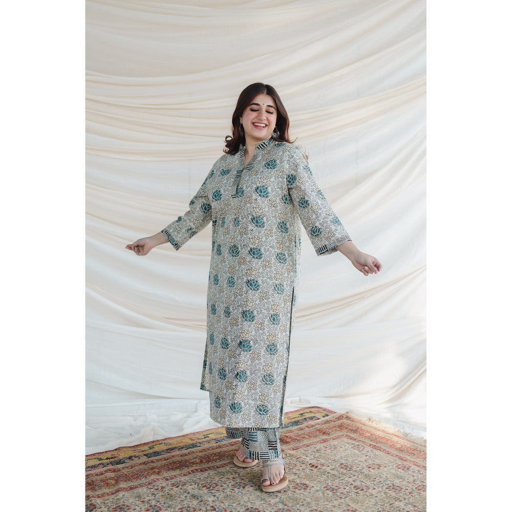 The Indian Ethnic Co. Tishna White Ajrakh Pants