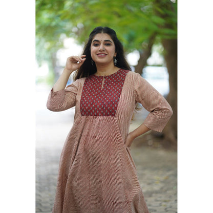 The Indian Ethnic Co. Nirvi Madder Bagru Off White Kurta