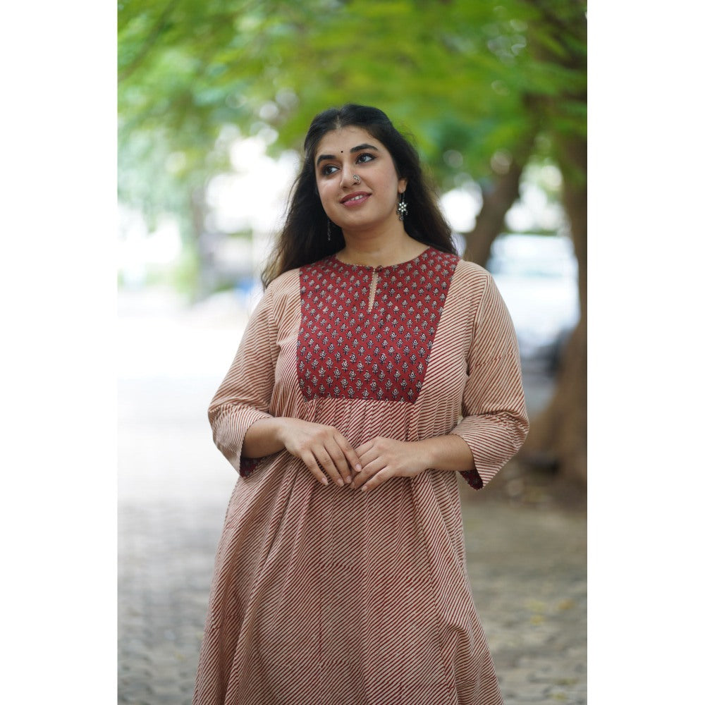 The Indian Ethnic Co. Nirvi Madder Bagru Off White Kurta
