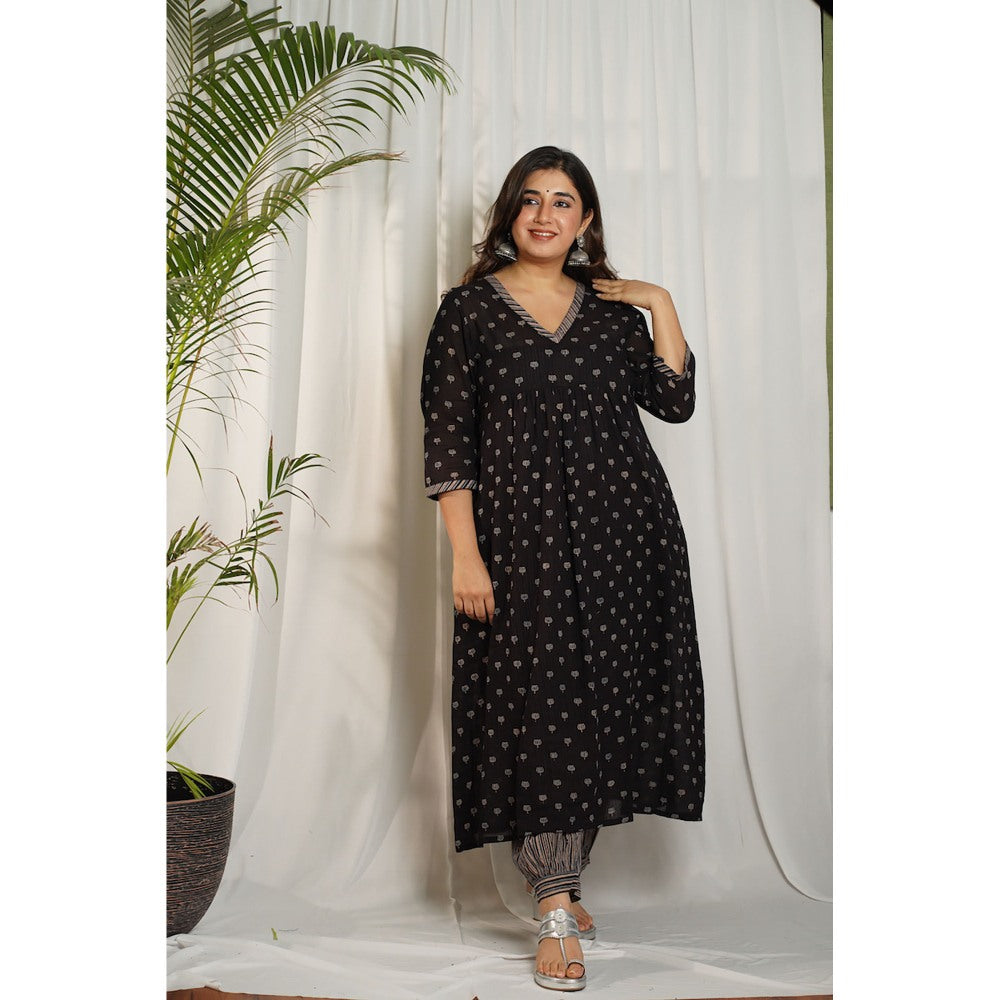 The Indian Ethnic Co. Ajrakh Lotus Pleated Mul Kurta