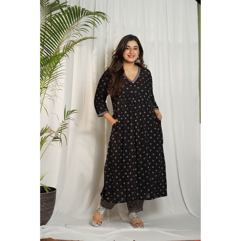 The Indian Ethnic Co. Ajrakh Lotus Pleated Mul Kurta