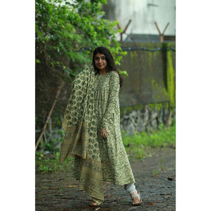 The Indian Ethnic Co. Ahaana Olive Kalamkari Natural Dyed Chudi Sleeves Kurta