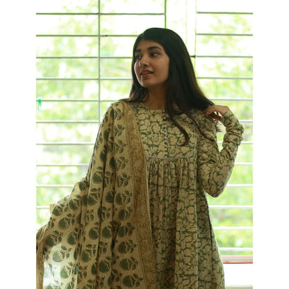 The Indian Ethnic Co. Ahaana Olive Kalamkari Natural Dyed Chudi Sleeves Kurta