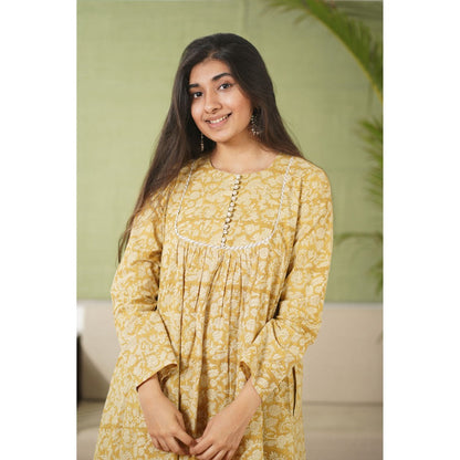 The Indian Ethnic Co. Ahaana Mustard Kalamkari Natural Dyed Chudi Sleeves Kurta
