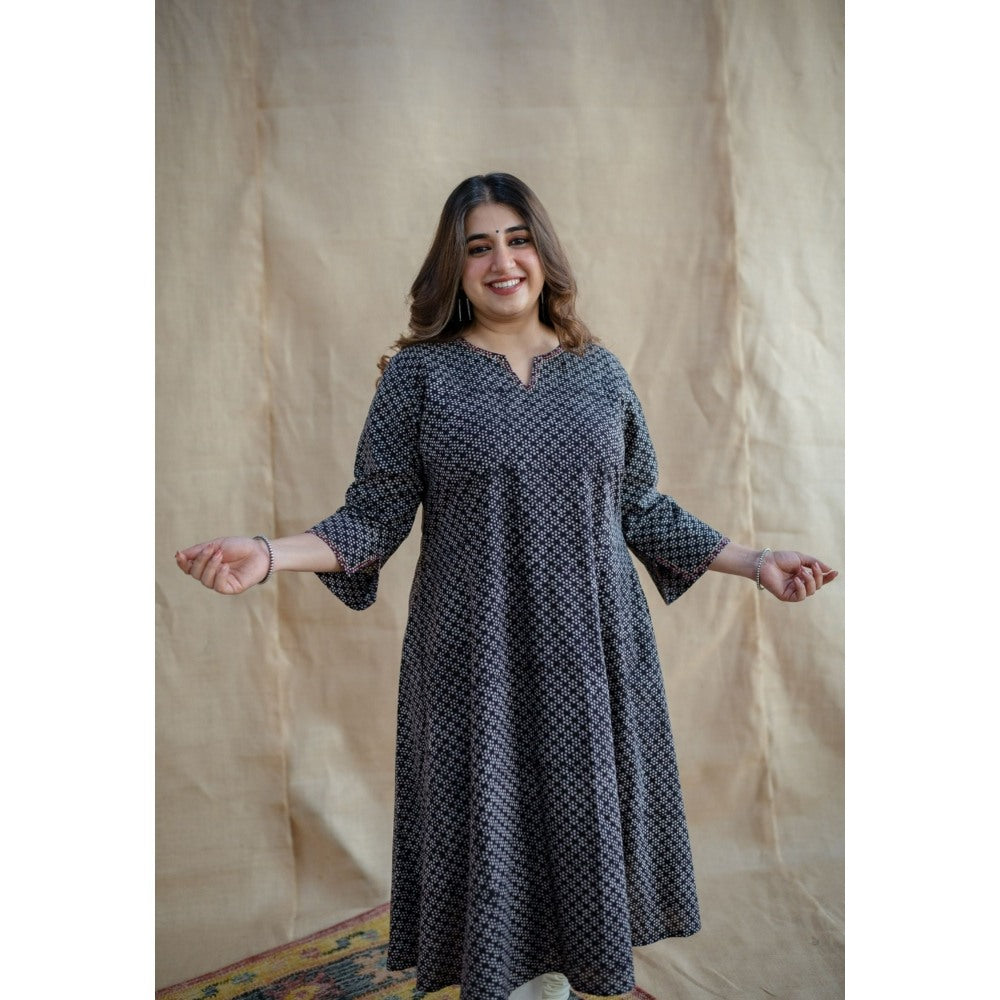 The Indian Ethnic Co. Jhilmil Cotton Kali Printed Kurta