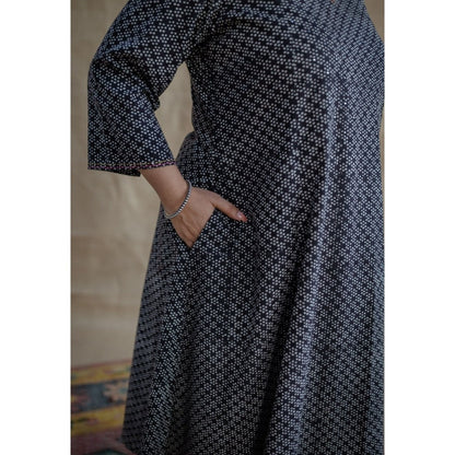 The Indian Ethnic Co. Jhilmil Cotton Kali Printed Kurta