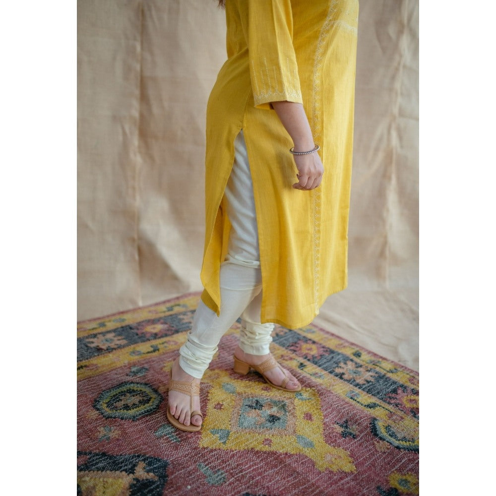 The Indian Ethnic Co. Drishya Slub Cotton Hand Embroidered Kurta