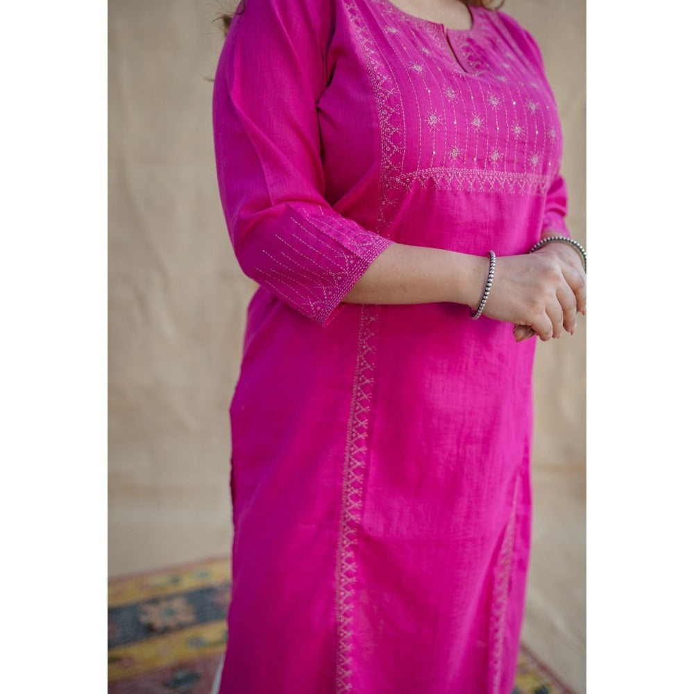 The Indian Ethnic Co. Drishya Slub Cotton Hand Embroidered Kurta