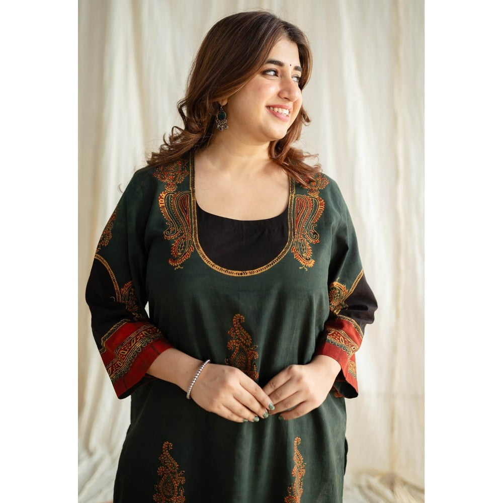 The Indian Ethnic Co. Dark Green Ajrakh Cotton Kurta